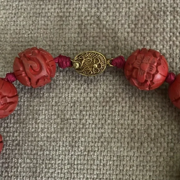 Faux carved jade necklace and bracelet - Picture 5 of 6